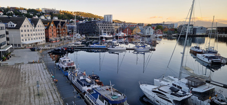 Näkymä Tromssan hotelli-ikkunasta