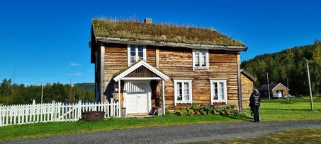 Museon jykeviä hirsirakennuksia 1800-luvulta