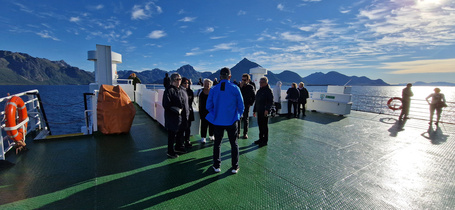 Lauttamatkalla Melbusta varsinaisten Lofoottien Fiskebøliin