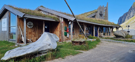 Lasipuhaltamo jäämeren rannalla - mielenkiintoinen käyntikohde
