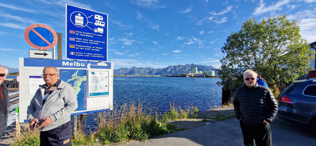 Autolautan odotusta Melbun satamassa