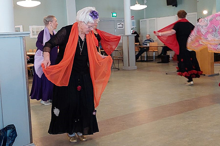 Ladyt 80 viihdytti kerholaisia 30.3.2022