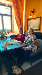 Hyvärisen siskokset ruokaa odottamassa 
Kuva: Raija