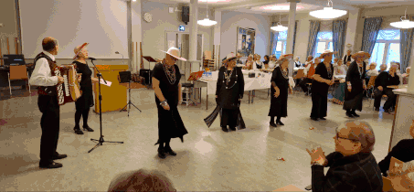 Ladyt 80: "Nainen hallitsee"