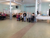 Päiväkoti Palleron lapset laulamassa Isossa kerhossa 18.4.2018