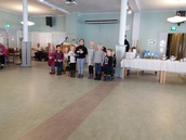 Käyhän se kun osaa.Tosi hupaisa esitys.