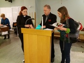 Pappi Salla Autere, Reijo Verronen ja Eläkkeensaajien kuoronjohtaja
Suvi Leinonen pohtimassa päivän teemoja