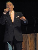 Juhlan juonsi ja lauluja esitti Kalevi Ilkka