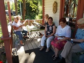 Kinnunen Raija laulattaa