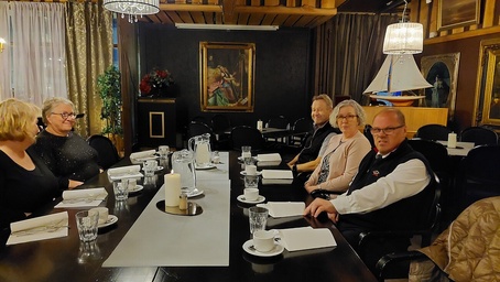 Päivällinen Tornion hotelli Mustaparran ravintolassa...