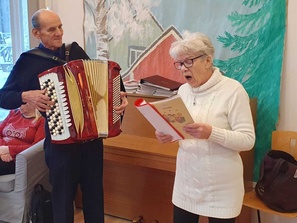 Heikki Kangas ja Anneli Palo johtivat yhteislaulua